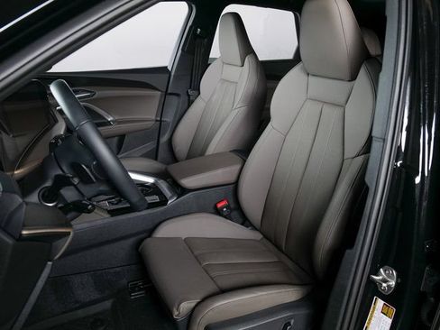 Certified 2025 Audi Q5 Premium w/ Premium Plus AWD/4WD image 10