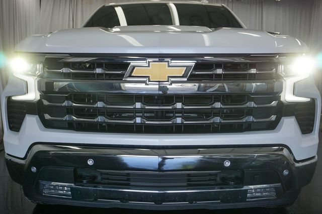 Used 2025 Chevrolet Silverado 1500 LTZ w/ LTZ Convenience Package II AWD/4WD image 3