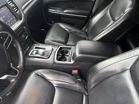 Used 2021 Chrysler 300 Touring L image 32