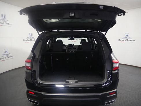 Used 2025 Honda Pilot Sport image 5