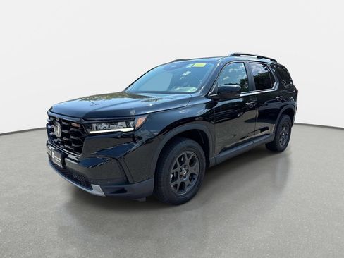 Used 2025 Honda Pilot TrailSport image 8