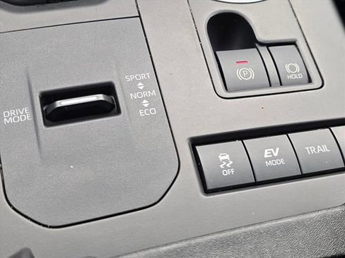 Used 2020 Toyota Highlander XLE image 27