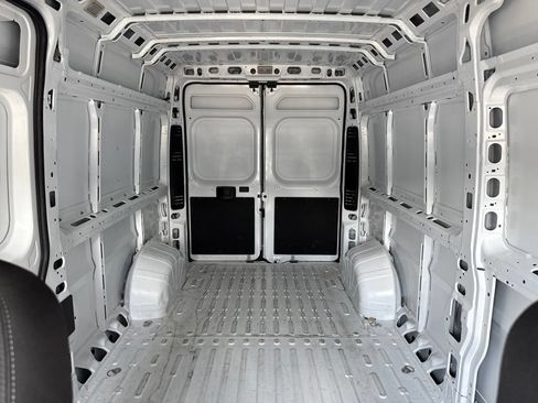 Used 2026 RAM ProMaster 2500 w/ Safety Group FWD image 18