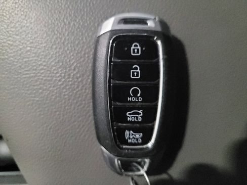 Used 2023 Hyundai Elantra SEL image 32