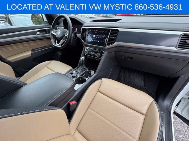 Certified 2023 Volkswagen Atlas Cross Sport SE w/ Panoramic Sunroof Package AWD/4WD image 29