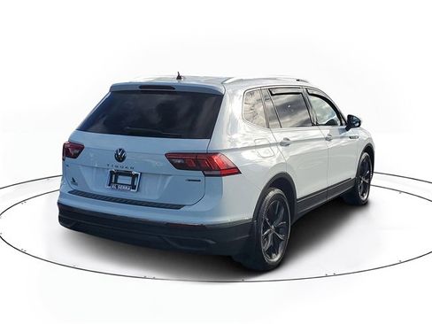 Certified 2024 Volkswagen Tiguan SE image 4