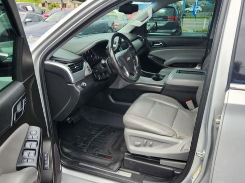 Used 2018 Chevrolet Suburban LT RWD image 15