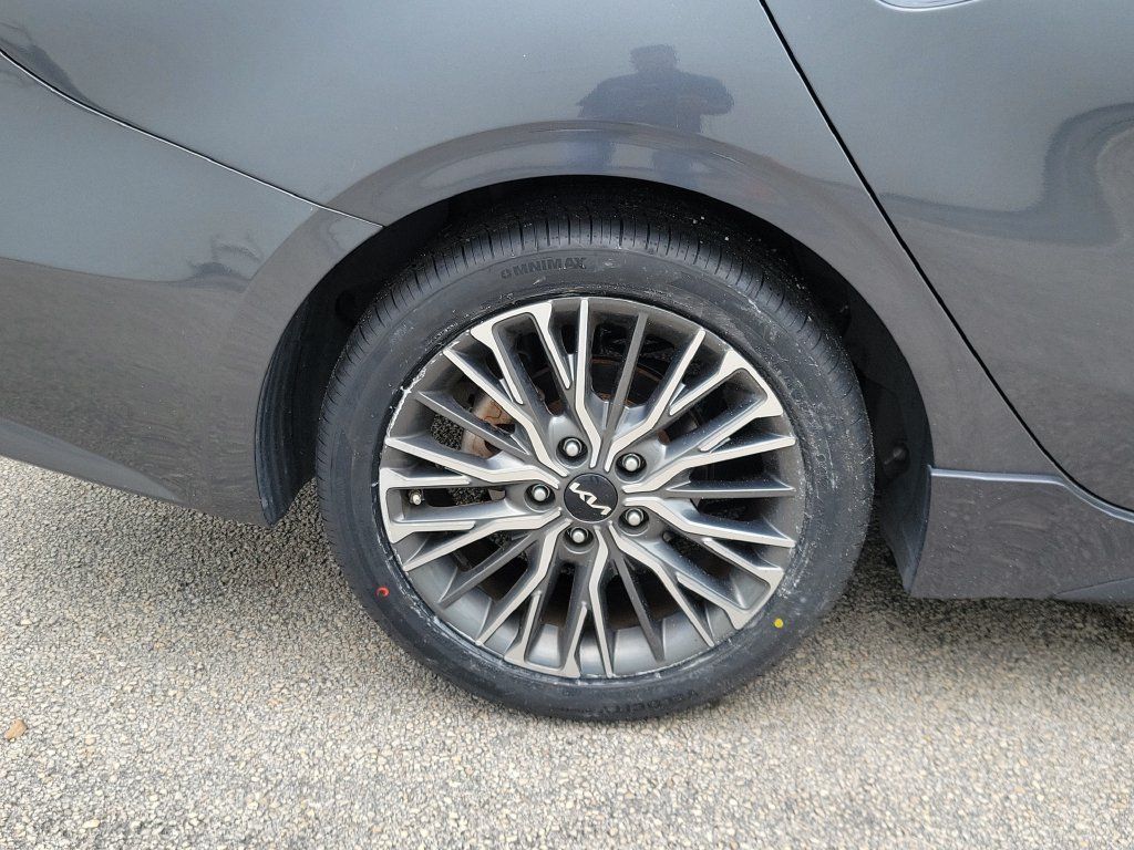 Certified 2022 Kia Forte GT-Line FWD image 9