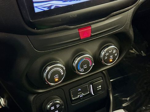 Certified 2017 Jeep Renegade Trailhawk image 22