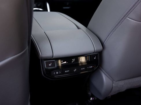 Used 2023 Toyota Highlander Platinum AWD/4WD image 31