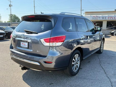 Used 2014 Nissan Pathfinder SV image 3