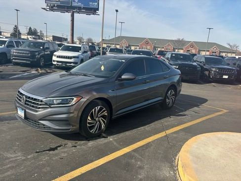 Used 2020 Volkswagen Jetta SEL image 3