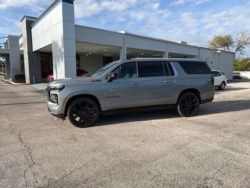 New 2026 Chevrolet Suburban High Country AWD/4WD image 3