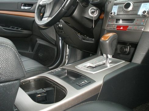 Used 2013 Subaru Outback 2.5i Limited AWD/4WD image 29
