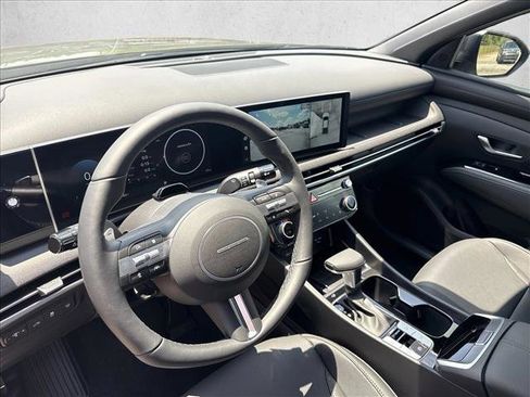 Certified 2025 Hyundai Santa Cruz Limited AWD/4WD image 3