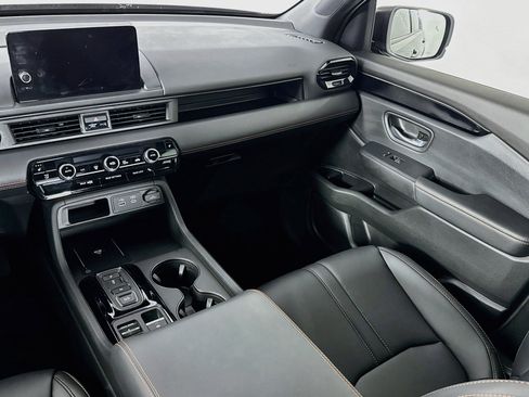 Certified 2025 Honda Pilot TrailSport image 23
