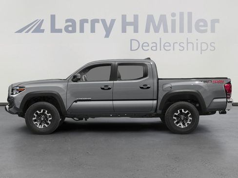 Used 2018 Toyota Tacoma TRD Off-Road image 3
