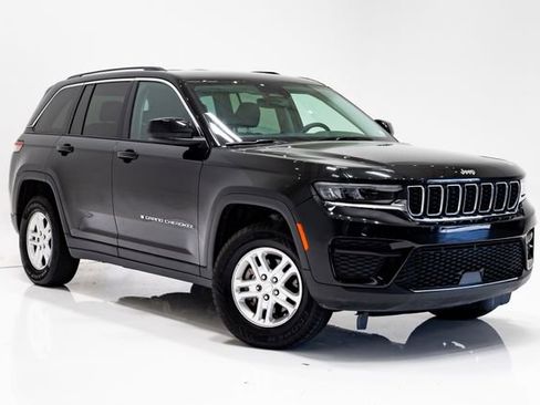 Certified 2024 Jeep Grand Cherokee Laredo AWD/4WD image 6
