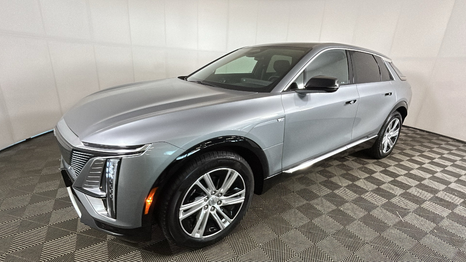 Used 2024 Cadillac Lyriq Tech AWD/4WD image 8