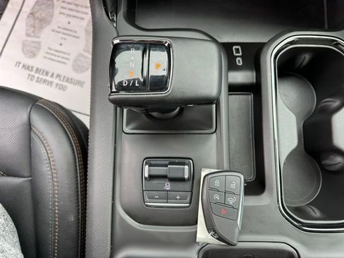 Used 2025 GMC Sierra 1500 AT4 w/ AT4 Premium Package image 17