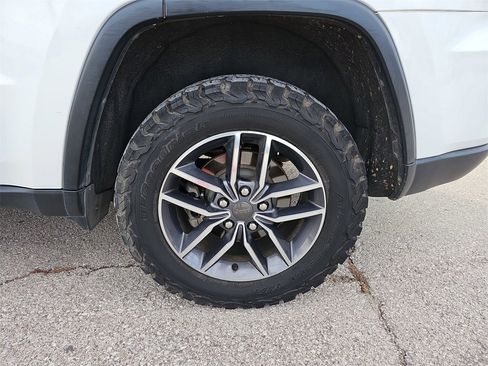 Used 2019 Jeep Grand Cherokee Limited image 34