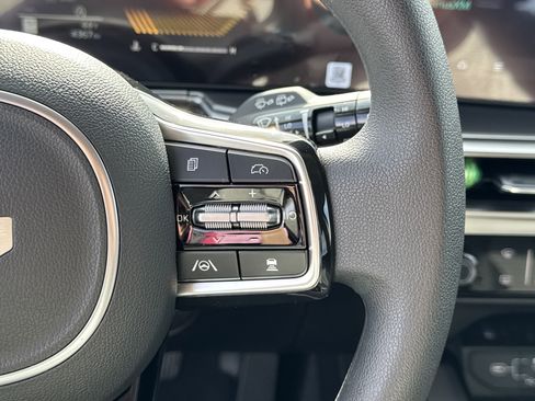 Certified 2025 Kia Sorento LX image 26