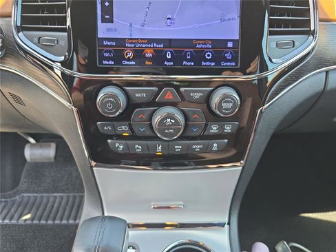 Used 2020 Jeep Grand Cherokee Summit AWD/4WD image 27