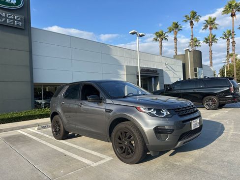 Used 2019 Land Rover Discovery Sport SE image 2