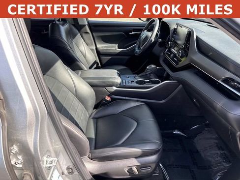 Used 2022 Toyota Highlander XLE AWD/4WD image 9