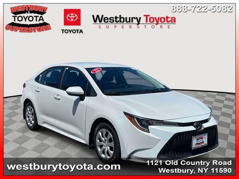 Used 2022 Toyota Corolla LE FWD image 1