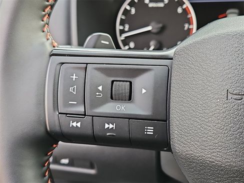 Certified 2025 Nissan Rogue SV image 24