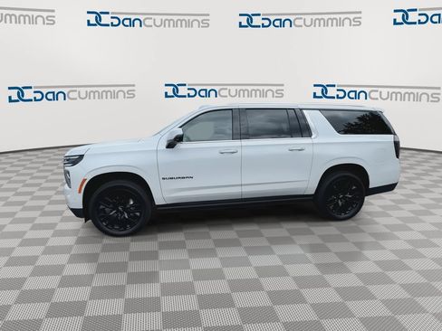 Used 2025 Chevrolet Suburban High Country AWD/4WD image 5