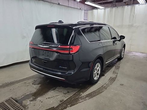 Used 2021 Chrysler Pacifica Limited w/ Uconnect Theater Family Group image 5