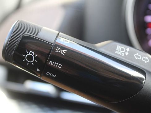 Used 2022 Kia Carnival LX FWD image 34