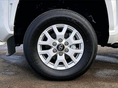 Used 2025 Toyota Tacoma SR image 12