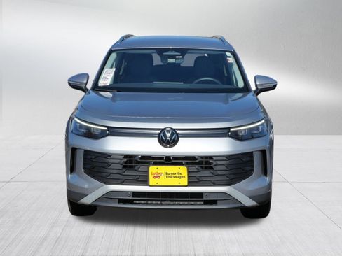 Certified 2025 Volkswagen Tiguan SE image 2