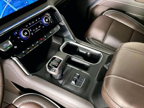 Certified 2025 GMC Sierra 1500 Denali w/ Denali Reserve Package AWD/4WD image 16