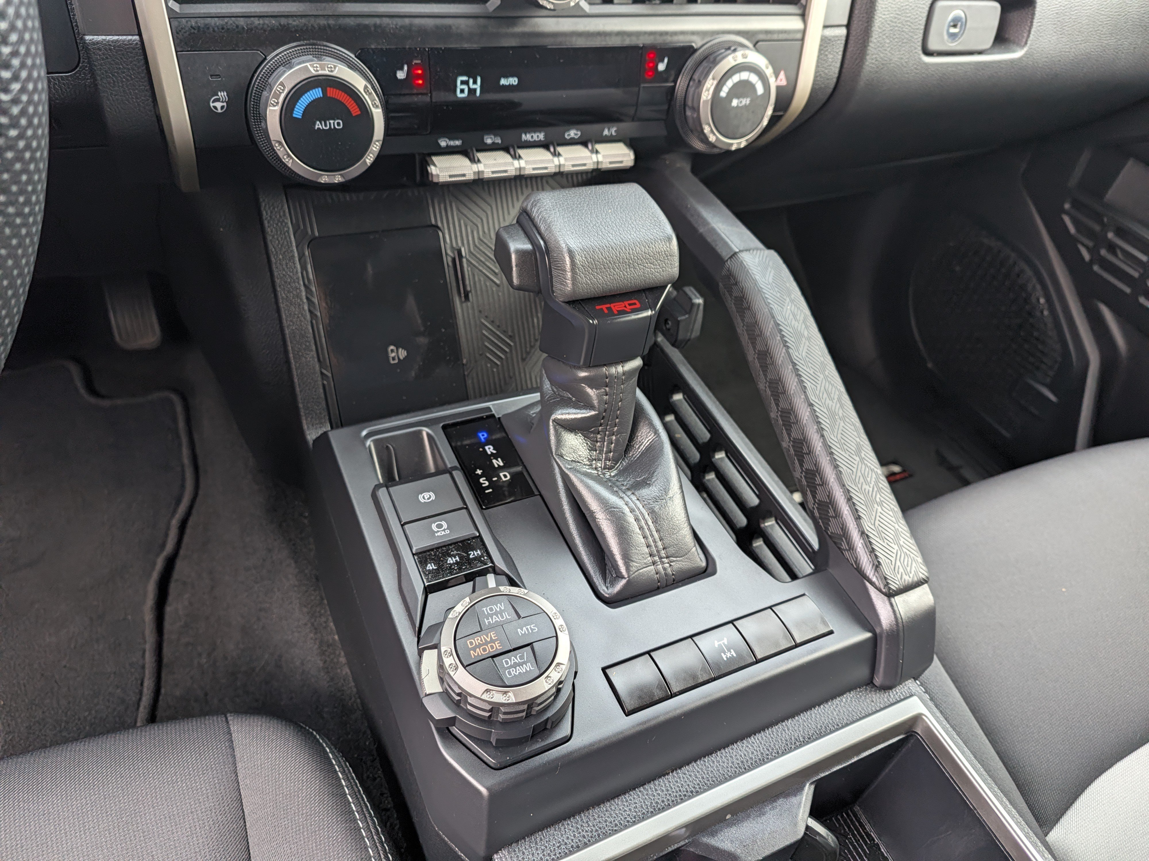 Used 2024 Toyota Tacoma TRD Off-Road w/ TRD Off Road Upgrade Package AWD/4WD image 32