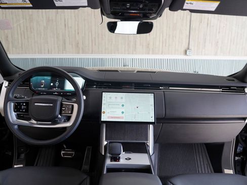 Used 2025 Land Rover Range Rover SE AWD/4WD image 17