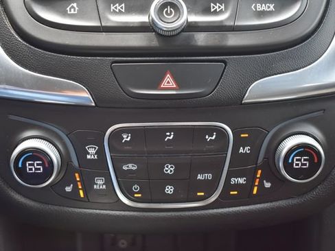 Used 2018 Chevrolet Equinox LT w/ Sun & Infotainment Package FWD image 28