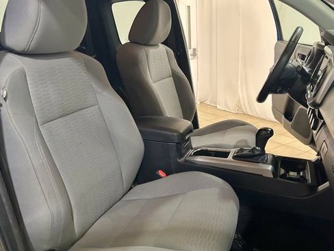 Used 2018 Toyota Tacoma SR5 AWD/4WD image 28