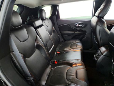 Used 2019 Jeep Cherokee Trailhawk image 22