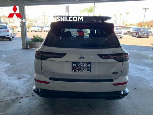 Used 2025 Mitsubishi Outlander AWD image 4