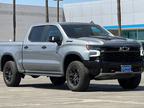 Used 2023 Chevrolet Silverado 1500 ZR2 w/ Technology Package AWD/4WD image 2