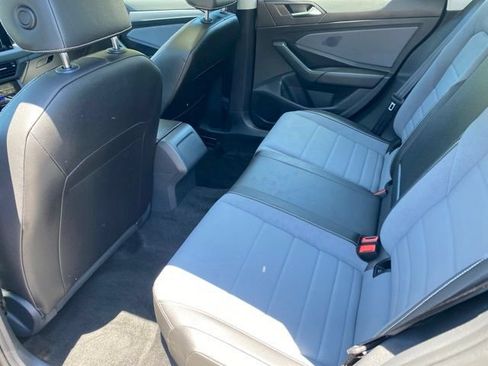 Used 2025 Volkswagen Jetta SE FWD image 22
