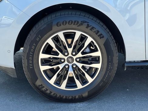 Used 2025 Ford Expedition Platinum AWD/4WD image 14