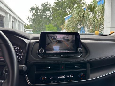 Used 2025 Nissan Rogue SV FWD image 25