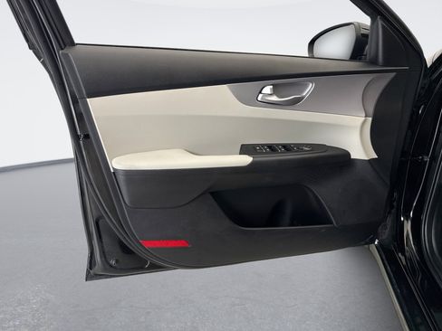 Used 2023 Kia Forte LXS FWD image 9