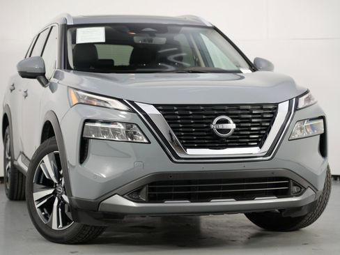 Used 2022 Nissan Rogue SL w/ SL Premium Package image 2