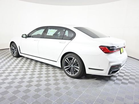 Used 2022 BMW 740i xDrive w/ M Sport Package AWD/4WD image 4